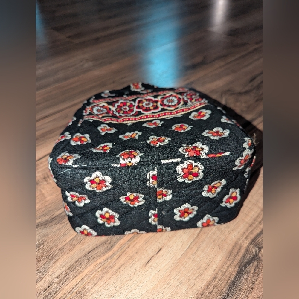 Black And White Vera Bradley Lunch Bag With Zipper Close. Washable. - Picture 2 of 6